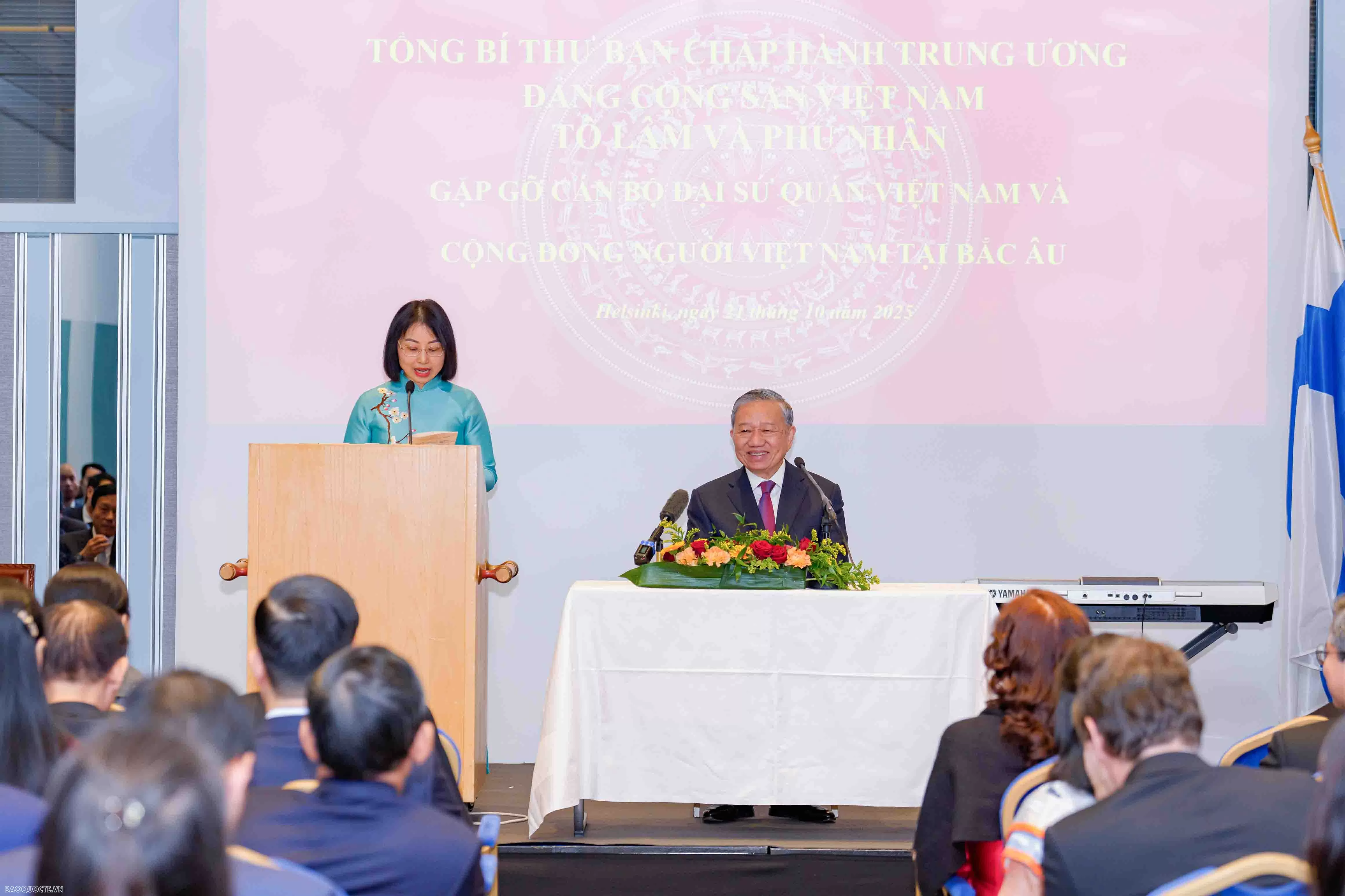 Tổng Bí thư Tô Lâm gặp gỡ cán bộ Đại sứ quán Việt Nam và cộng đồng người Việt tại Bắc Âu Tổng Bí thư Tô Lâm gặp gỡ cán bộ Đại sứ quán Việt Nam và cộng đồng người Việt tại Bắc Âu