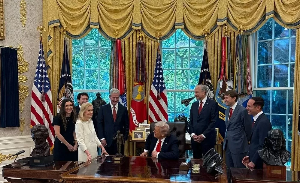 Tổng thống Mỹ Donald Trump vừa được vinh danh là Kiến trúc sư hòa bình sau khi trượt mùa giải Nobel 2025