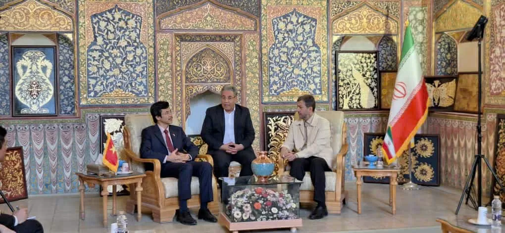 Đại sứ quán Việt Nam tại Iran thăm, làm việc tỉnh Esfahan