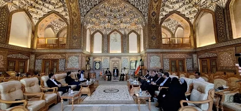 Đại sứ quán Việt Nam tại Iran thăm, làm việc tỉnh Esfahan