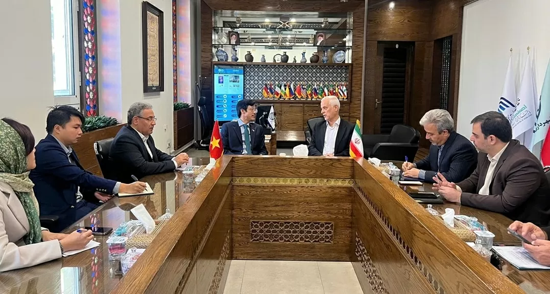 Đại sứ quán Việt Nam tại Iran thăm, làm việc tỉnh Esfahan