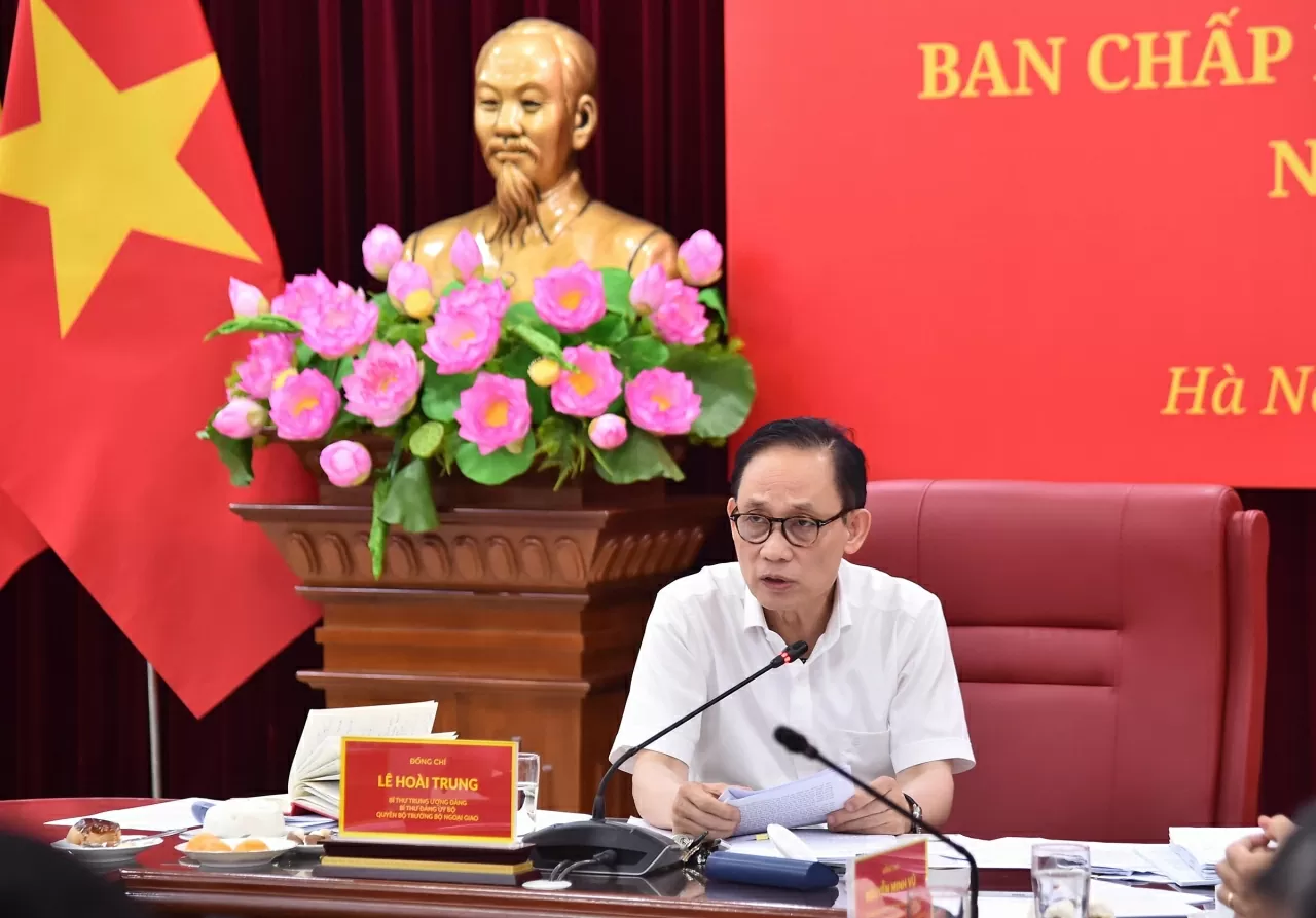 Bí thư Trung ương Đảng, Bí thư Đảng ủy Bộ Ngoại giao phát biểu chỉ đạo Hội nghị. (Ảnh: Thành Long) Bí thư Trung ương Đảng, Bí thư Đảng ủy Bộ Ngoại giao phát biểu chỉ đạo Hội nghị. (Ảnh: Thành Long)