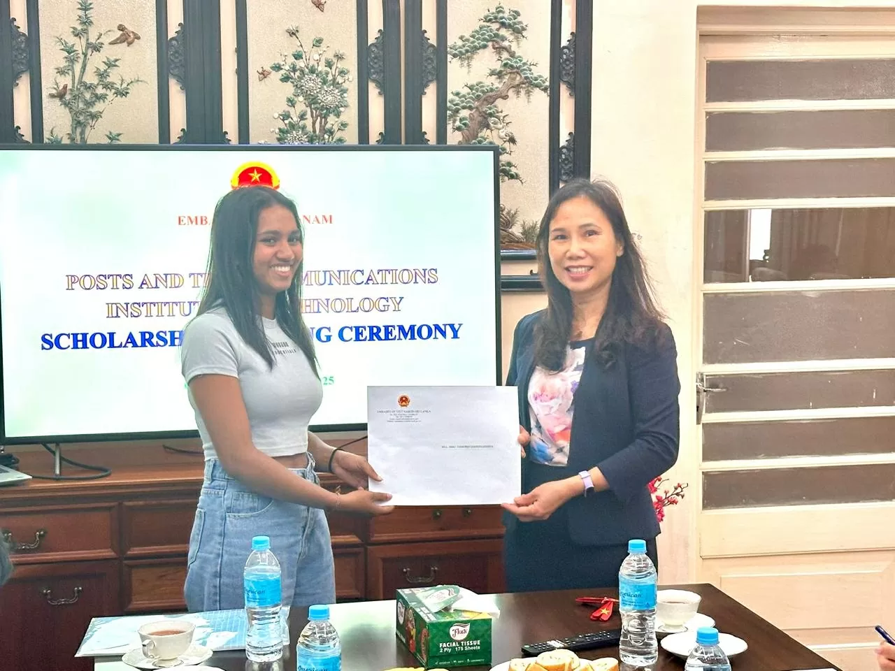 Lễ trao học bổng toàn phần cho sinh viên Sri Lanka sang học tại Học viện Công nghệ Bưu chính Viễn thông Lễ trao học bổng toàn phần cho sinh viên Sri Lanka sang học tại Học viện Công nghệ Bưu chính Viễn thông