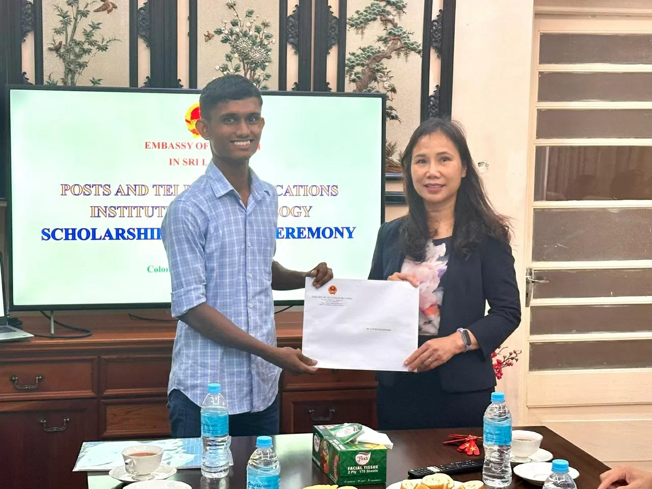 Lễ trao học bổng toàn phần cho sinh viên Sri Lanka sang học tại Học viện Công nghệ Bưu chính Viễn thông Lễ trao học bổng toàn phần cho sinh viên Sri Lanka sang học tại Học viện Công nghệ Bưu chính Viễn thông