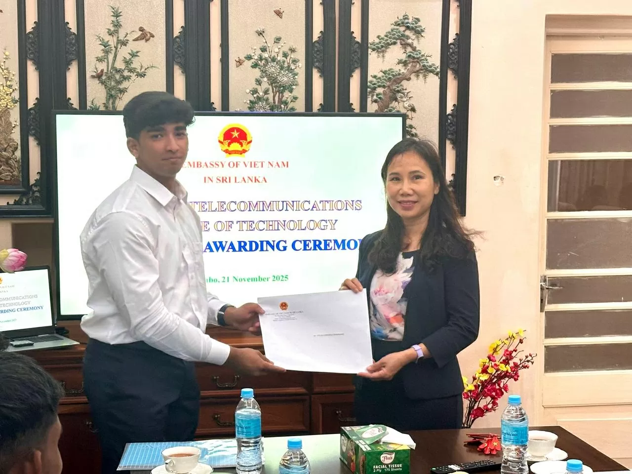 Lễ trao học bổng toàn phần cho sinh viên Sri Lanka sang học tại Học viện Công nghệ Bưu chính Viễn thông Lễ trao học bổng toàn phần cho sinh viên Sri Lanka sang học tại Học viện Công nghệ Bưu chính Viễn thông