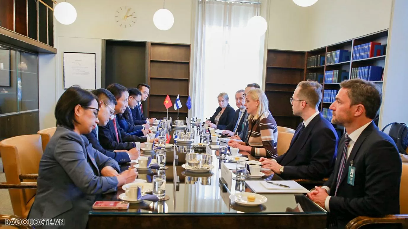 Quyền Bộ trưởng Ngoại giao Lê Hoài Trung gặp Bộ trưởng Ngoại giao Phần Lan Elina Valtonen Quyền Bộ trưởng Ngoại giao Lê Hoài Trung gặp Bộ trưởng Ngoại giao Phần Lan Elina Valtonen