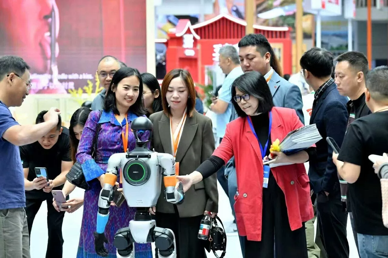 Tổng Lãnh sự quán Việt Nam tại Quảng Châu tham dự Triển lãm công cụ kim loại quốc tế Trung Quốc (Dương Giang) lần thứ 24 Tổng Lãnh sự quán Việt Nam tại Quảng Châu tham dự Triển lãm công cụ kim loại quốc tế Trung Quốc (Dương Giang) lần thứ 24