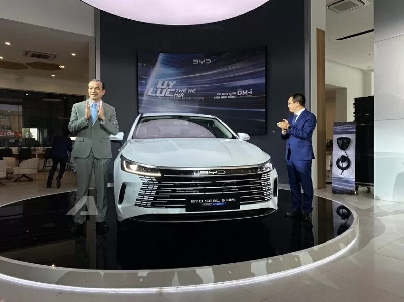 Mẫu sedan hybrid BYD Seal 5 gây ấn tượng với phong cách thiết kế hiện đại.