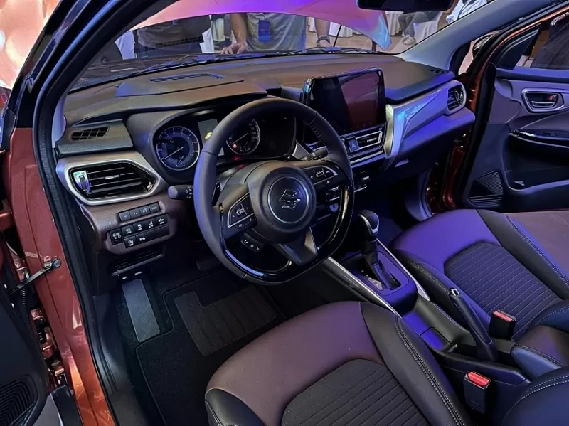 Khoang lái của Suzuki Fronx được chăm chút với thiết kế tiện dụng, trẻ trung và hiện đại. Khoang lái của Suzuki Fronx được chăm chút với thiết kế tiện dụng, trẻ trung và hiện đại.