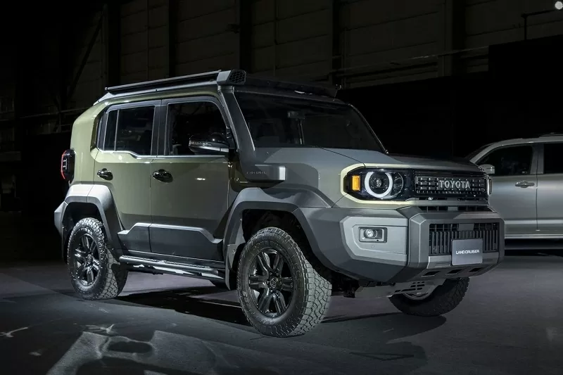Toyota Land Cruiser FJ gây ấn tượng mạnh với những đường nét rắn rỏi.