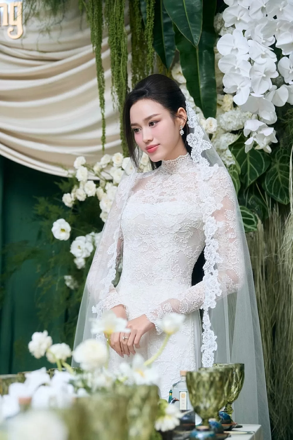 Hoa hậu Đỗ Thị Hà đẹp tinh khôi trong lễ cưới