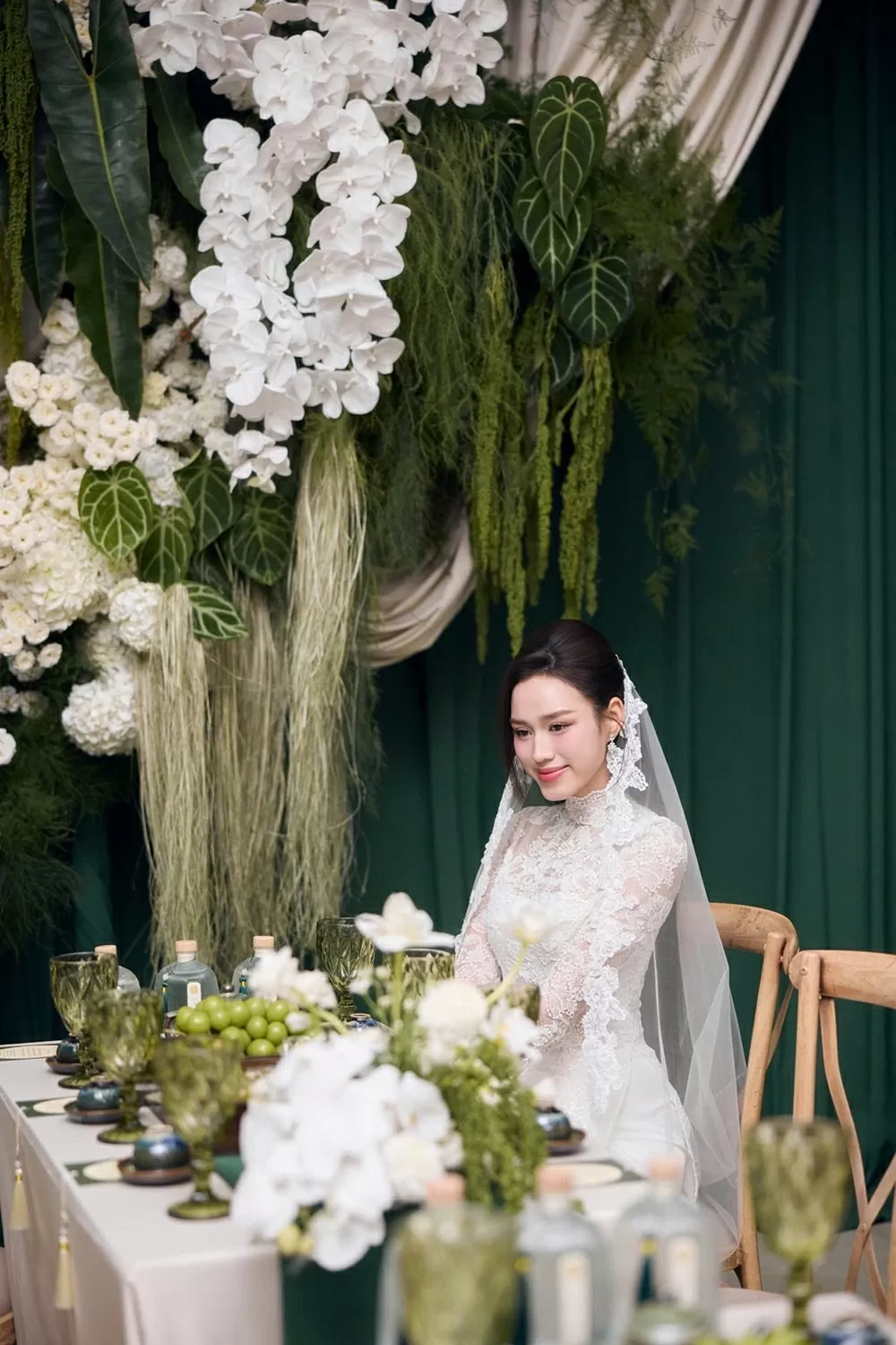 Hoa hậu Đỗ Thị Hà đẹp tinh khôi trong lễ cưới