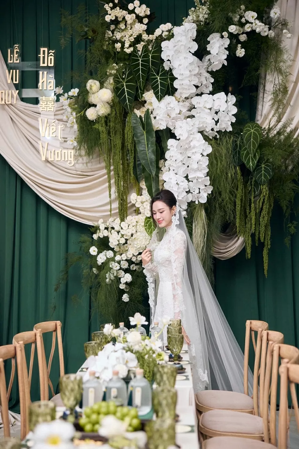 Hoa hậu Đỗ Thị Hà đẹp tinh khôi trong lễ cưới