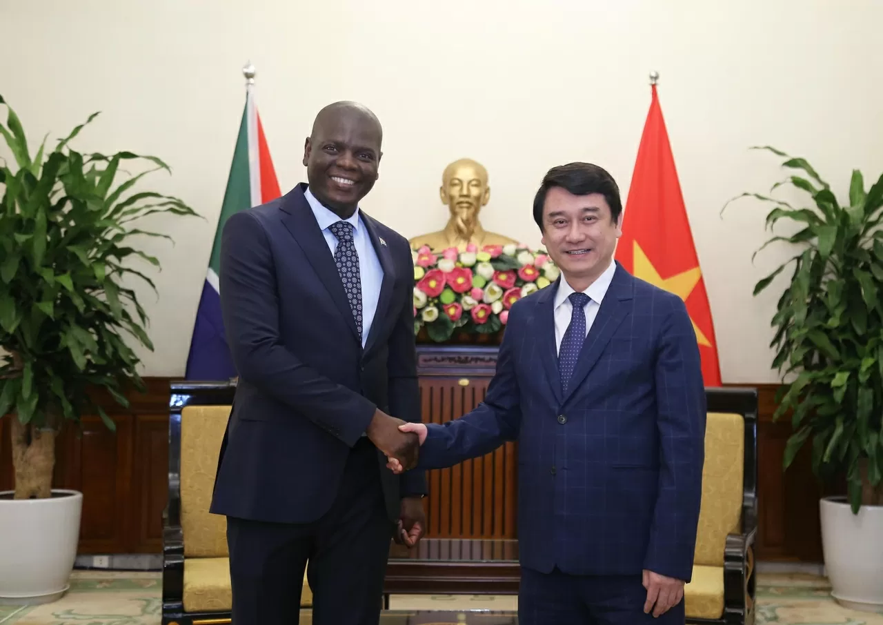 Thứ trưởng Ngoại giao  Lê Anh Tuấn đã tiếp Ngài Ronald Lamola, Bộ trưởng Ngoại giao và Hợp tác quốc tế Nam Phi. (Ảnh: Thành Long)