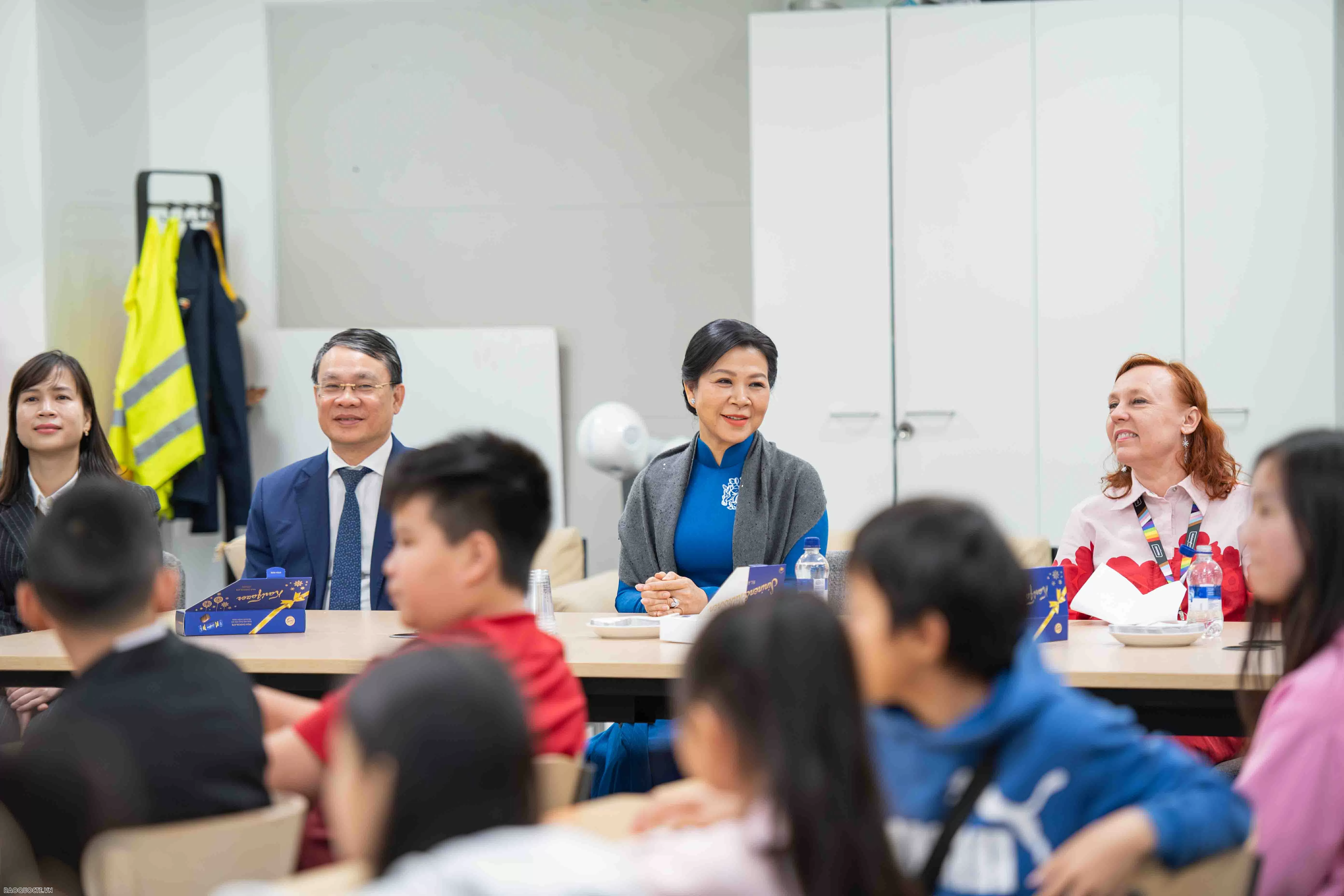 Phu nhân Tổng Bí thư thăm lớp học tiếng Việt tại Trường phổ thông Liên cấp Vesala, Phần Lan