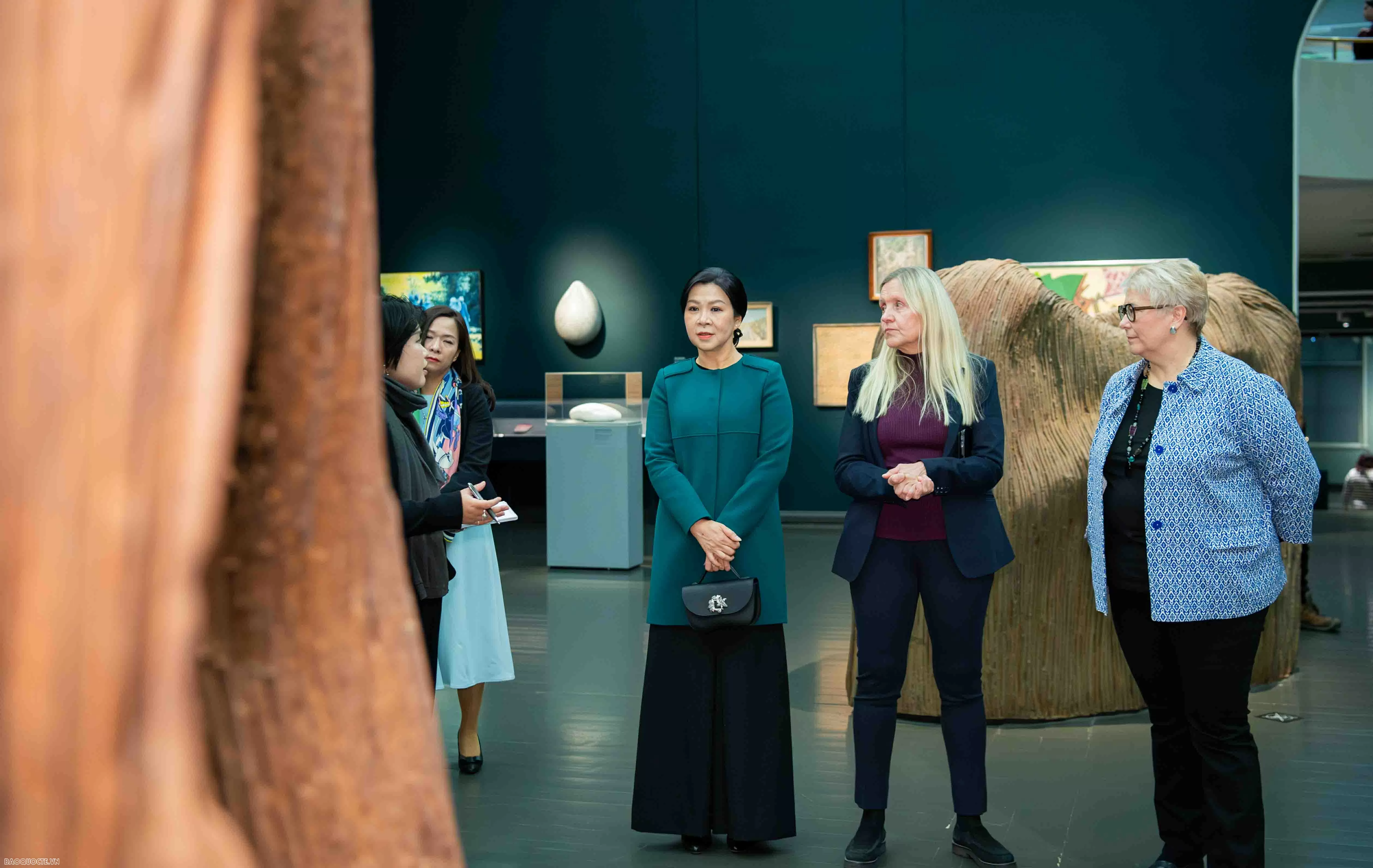 Phu nhân Tổng Bí thư thăm lớp học tiếng Việt tại Trường phổ thông Liên cấp Vesala, Phần Lan