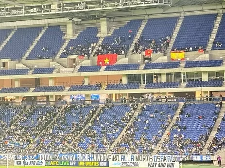 Cộng đồng người Việt tại Kansai nhiệt tình cổ vũ cho đội bóng quê nhà