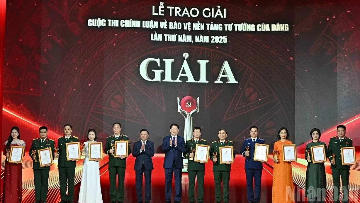 Chủ tịch nước dự Lễ trao giải Cuộc thi Chính luận về Bảo vệ nền tảng tư tưởng của Đảng lần thứ Năm