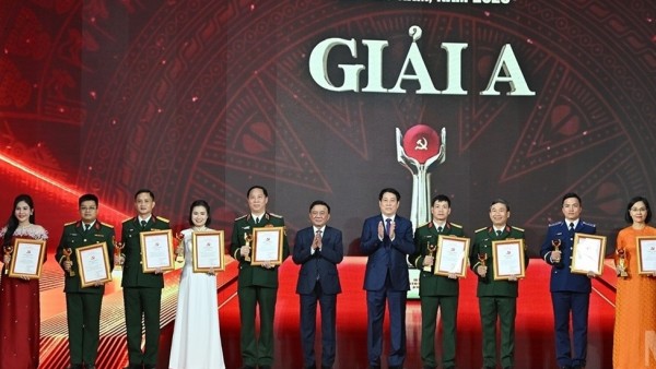 Chủ tịch nước Lương Cường dự Lễ trao giải Cuộc thi Chính luận về Bảo vệ nền tảng tư tưởng của Đảng lần thứ năm