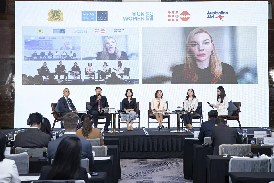 Chung tay vì một tương lai số an toàn hơn cho phụ nữ và trẻ em Chung tay vì một tương lai số an toàn hơn cho phụ nữ và trẻ em