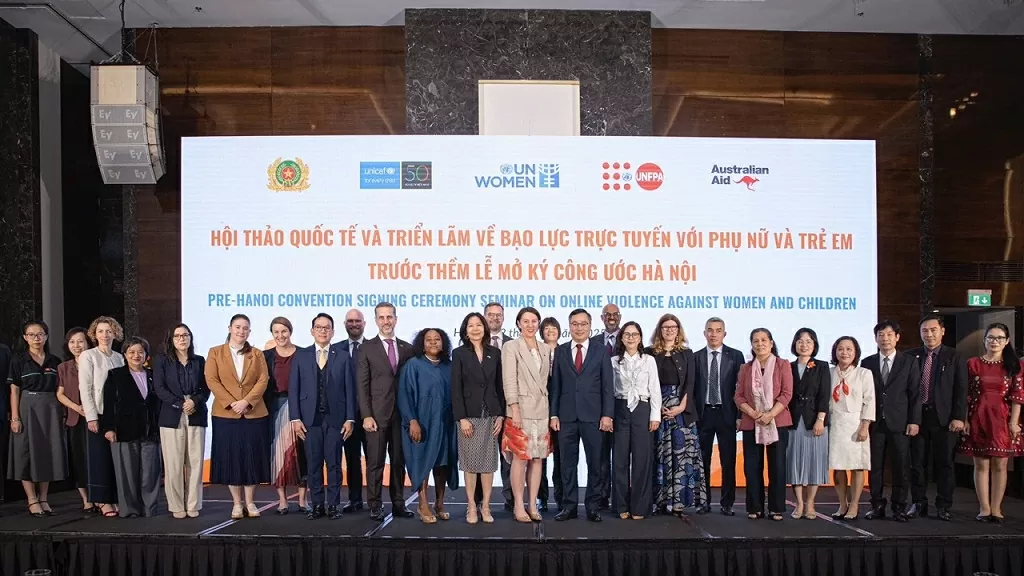 Chung tay vì một tương lai số an toàn hơn cho phụ nữ và trẻ em Chung tay vì một tương lai số an toàn hơn cho phụ nữ và trẻ em