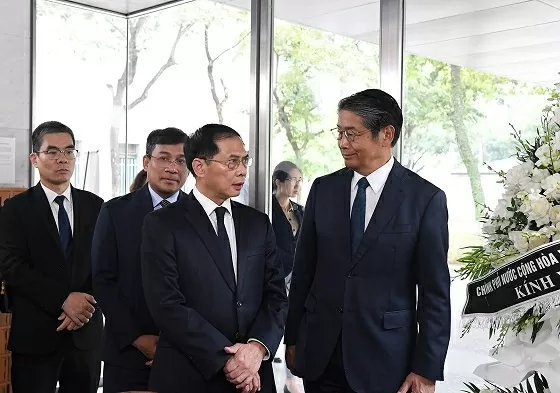 Phó Thủ tướng Bùi Thanh Sơn viếng nguyên Thủ tướng Nhật Bản Murayama Tomiichi