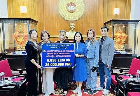 Người Việt phía Tây Nam nước Đức gửi tấm lòng về quê hương