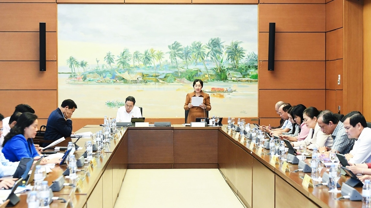 hom nay 2410 quoc hoi hop rieng ve cong tac nhan su