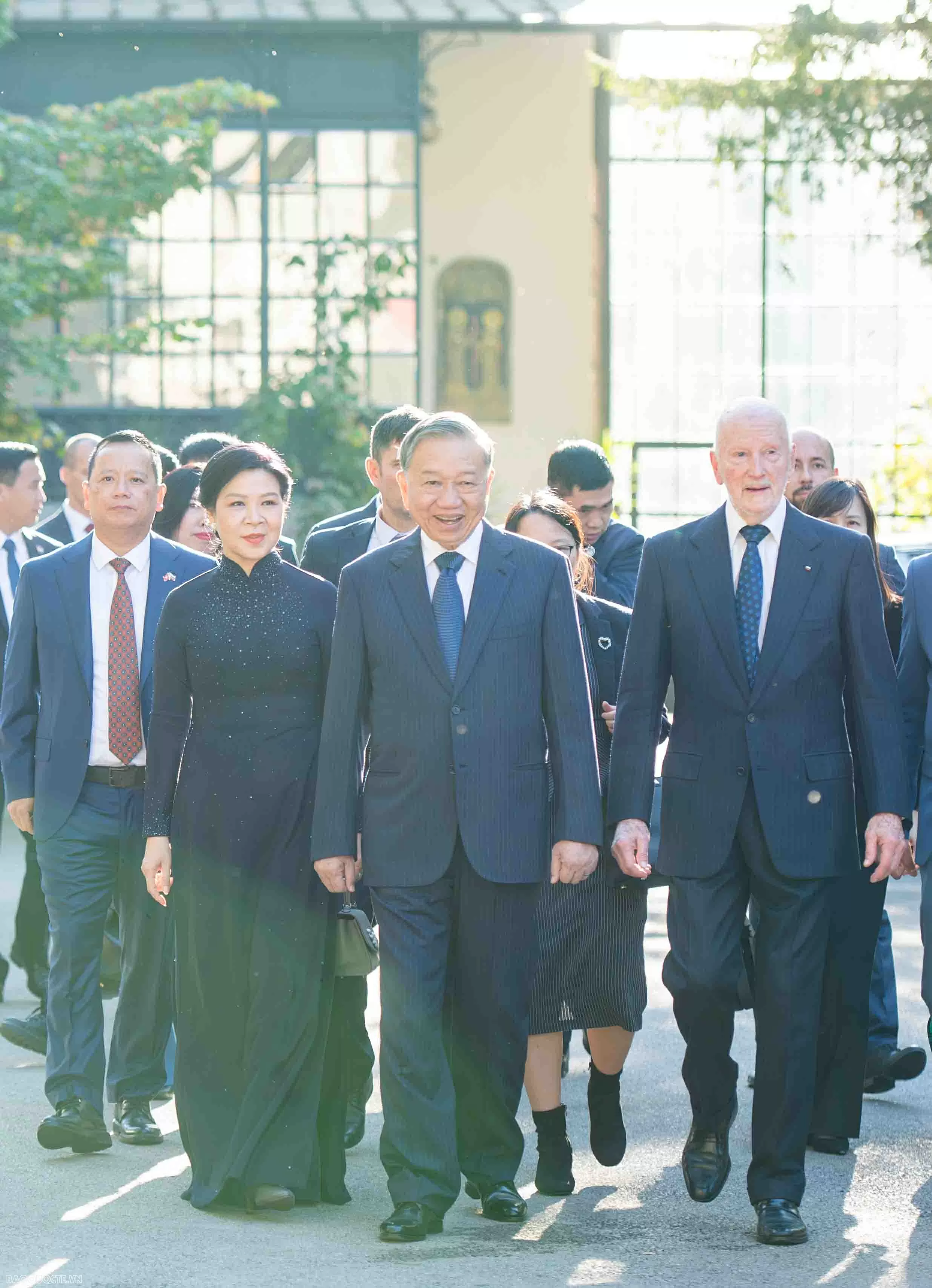 Gắn Biển kỷ niệm chân dung Chủ tịch Hồ Chí Minh tại Cung điện Vrana, Bulgaria