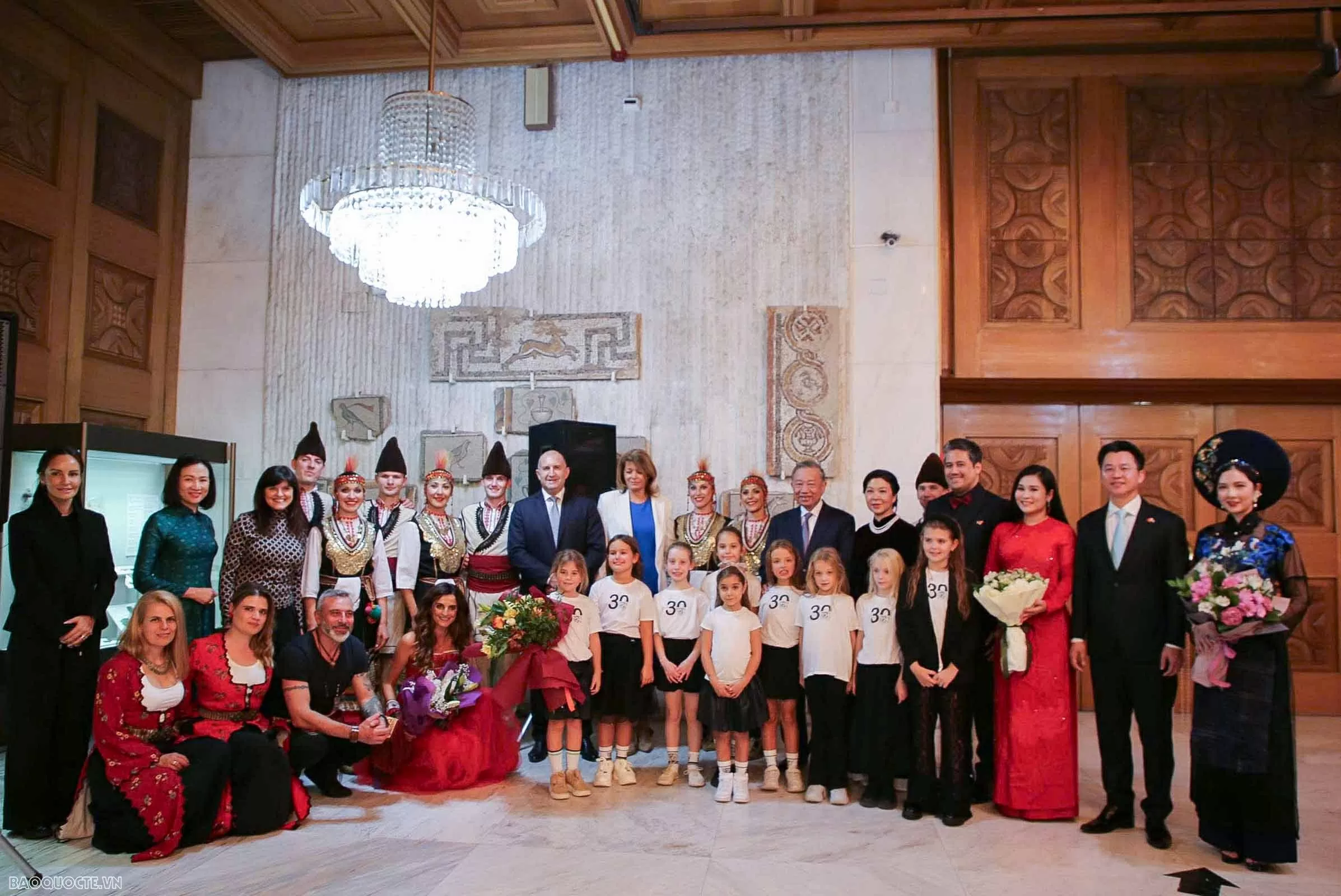 Tổng Bí thư Tô Lâm và Phu nhân thăm quan Bảo tàng Lịch sử quốc gia Bulgaria Tổng Bí thư Tô Lâm và Phu nhân thăm quan Bảo tàng Lịch sử quốc gia Bulgaria