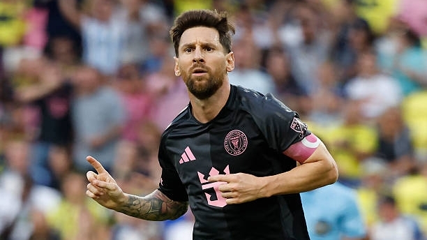 CHÍNH THỨC: Messi ký hợp đồng mới tới năm 41 tuổi