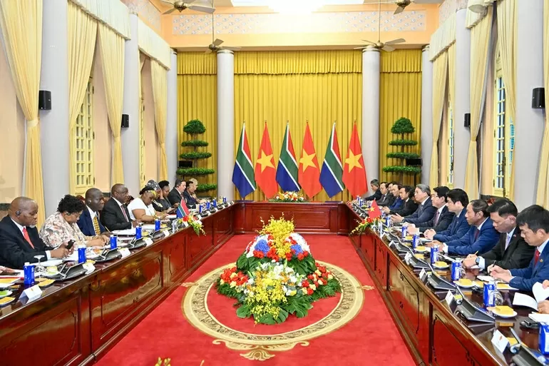 Chủ tịch nước Lương cường hội đàm với Tổng thống Cộng hòa Nam Phi Cyril Ramaphosa. Toàn cảnh hội đàm. (Nguồn: Báo Nhân dân) Chủ tịch nước Lương cường hội đàm với Tổng thống Cộng hòa Nam Phi Cyril Ramaphosa. Toàn cảnh hội đàm. (Nguồn: Báo Nhân dân)