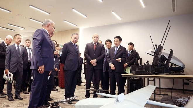 Tổng Bí thư Tô Lâm thăm công ty công nghiệp quốc phòng Samel-90 (Bulgaria)