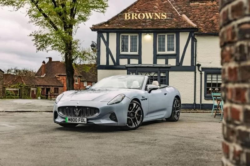 Xe thể thao điện GranCabrio Folgore.