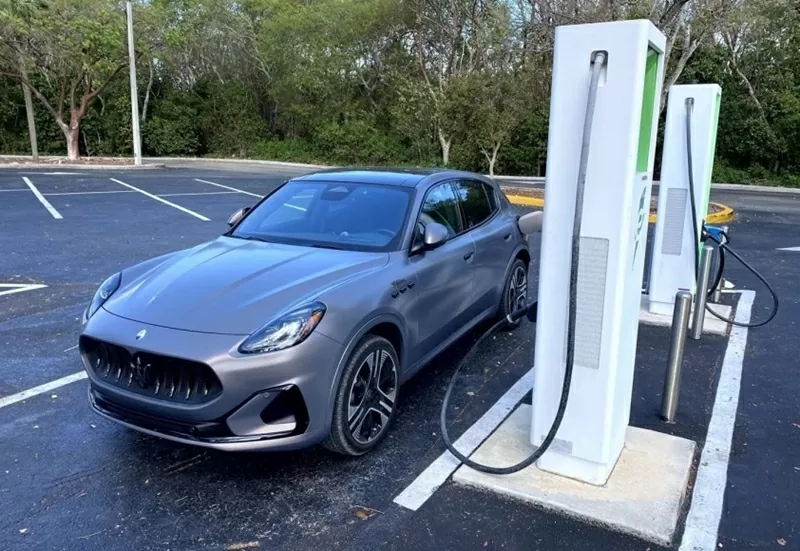 Xe thể thao điện Maserati Grecale Folgore. Xe thể thao điện Maserati Grecale Folgore.