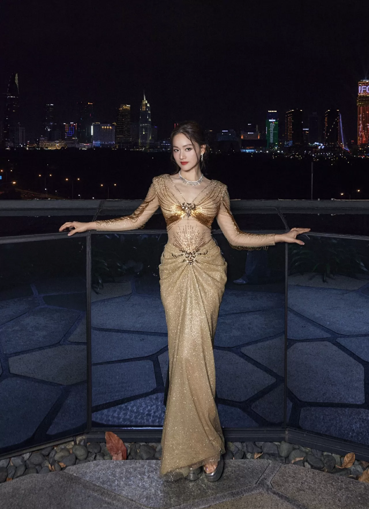 Ngỡ ngàng với vẻ gợi cảm của diễn viên Lan Phương