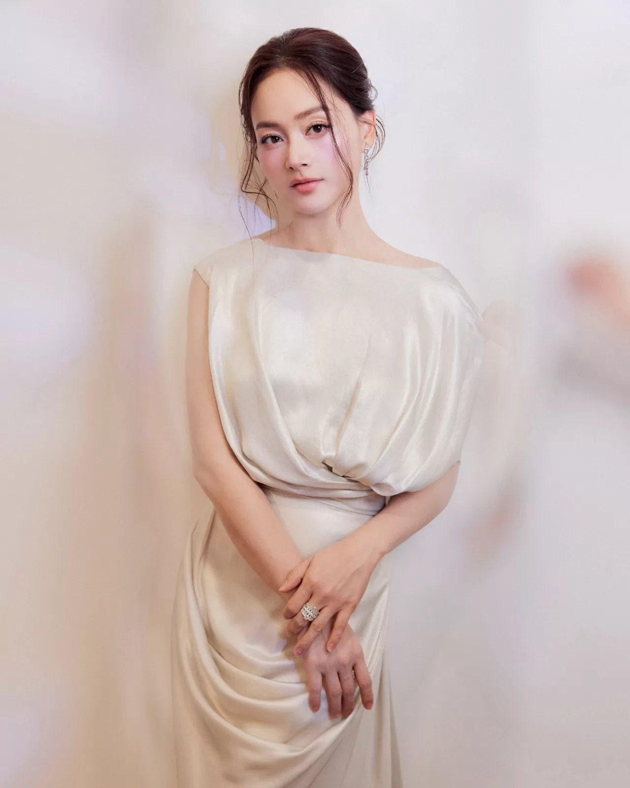Ngỡ ngàng với vẻ gợi cảm của diễn viên Lan Phương