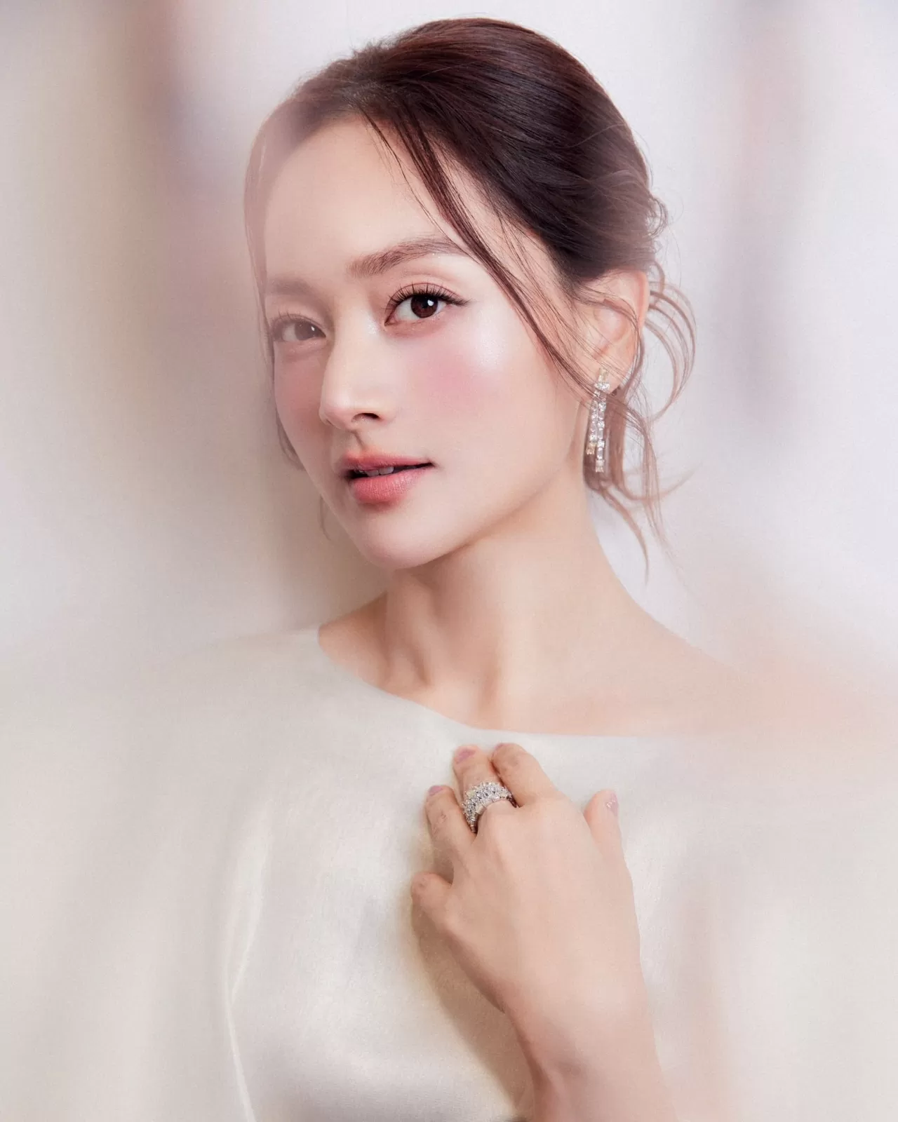 Ngỡ ngàng với vẻ gợi cảm của diễn viên Lan Phương