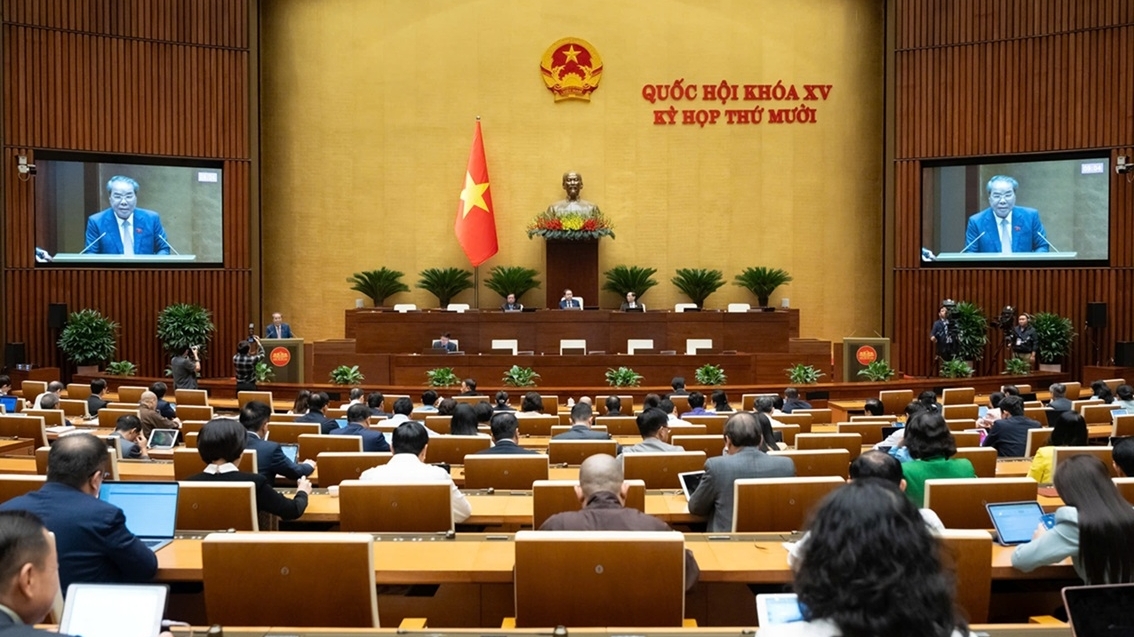 hom nay 311 quoc hoi nghe va thao luan du an luat thuong mai dien tu