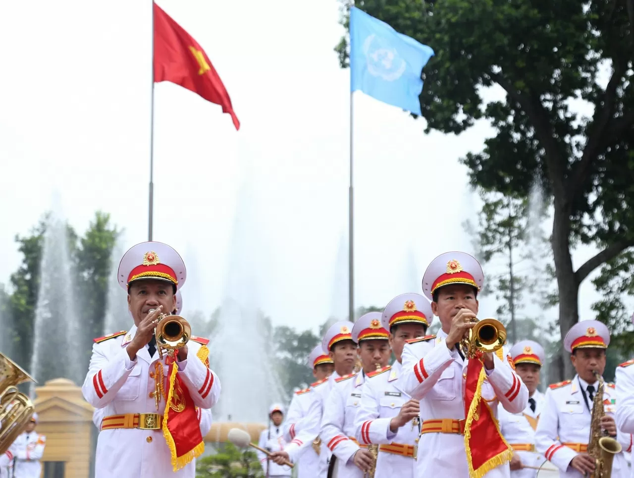 Nhận lời mời của Chủ tịch nước Lương Cường, Tổng thư ký Liên hợp quốc (LHQ) António Guterres sẽ thăm chính thức Việt Nam và tham dự Lễ mở ký Công ước LHQ về chống tội phạm mạng, hay Công ước Hà Nội, từ ngày 24-25/10. Nhận lời mời của Chủ tịch nước Lương Cường, Tổng thư ký Liên hợp quốc (LHQ) António Guterres sẽ thăm chính thức Việt Nam và tham dự Lễ mở ký Công ước LHQ về chống tội phạm mạng, hay Công ước Hà Nội, từ ngày 24-25/10.