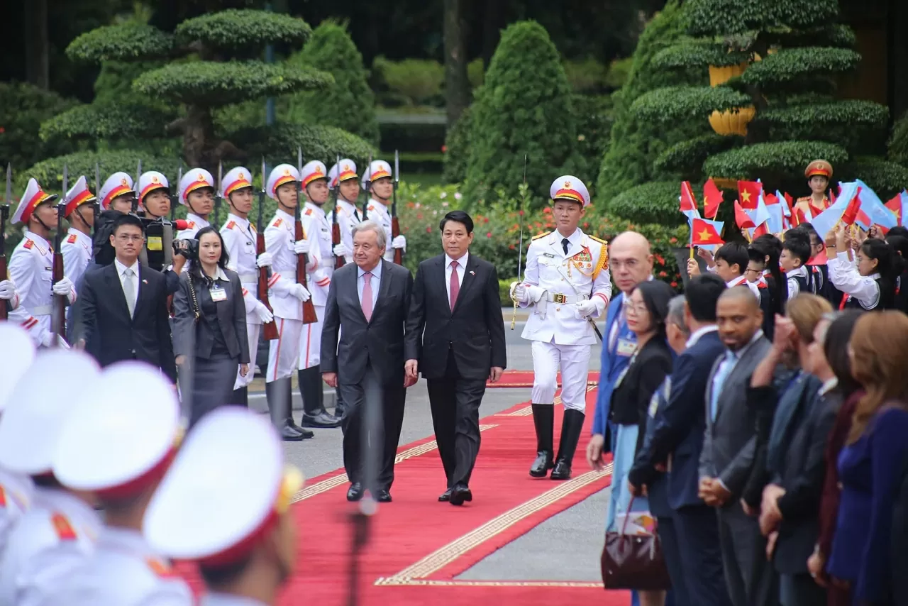 Toàn cảnh Lễ đón. (Ảnh: Thành Long)