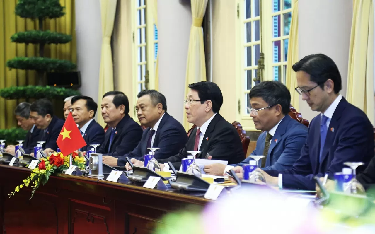 Chủ tịch nước Lương Cường và đoàn đại biểu Việt Nam. (Ảnh: Thành Long) Chủ tịch nước Lương Cường và đoàn đại biểu Việt Nam. (Ảnh: Thành Long)