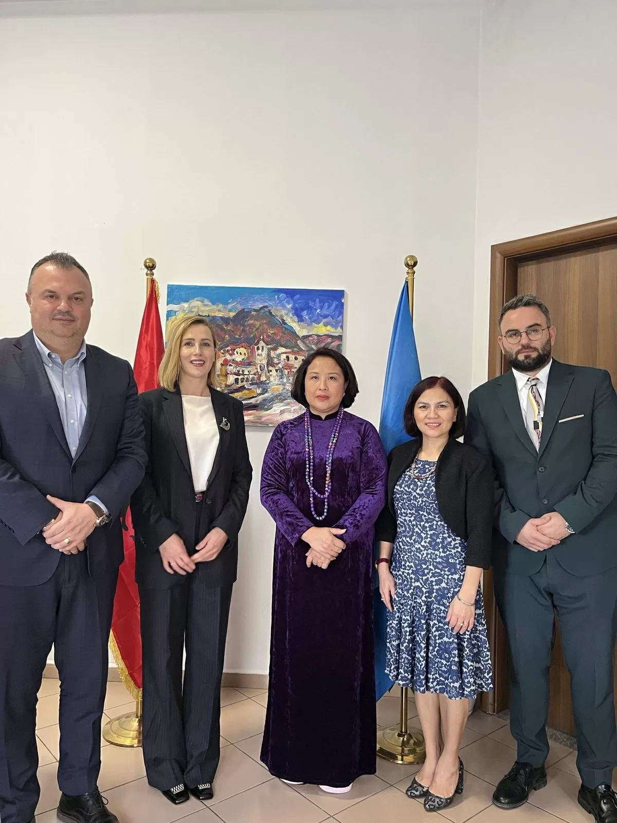 Đại sứ Việt Nam trình Quốc thư lên Tổng thống Albania