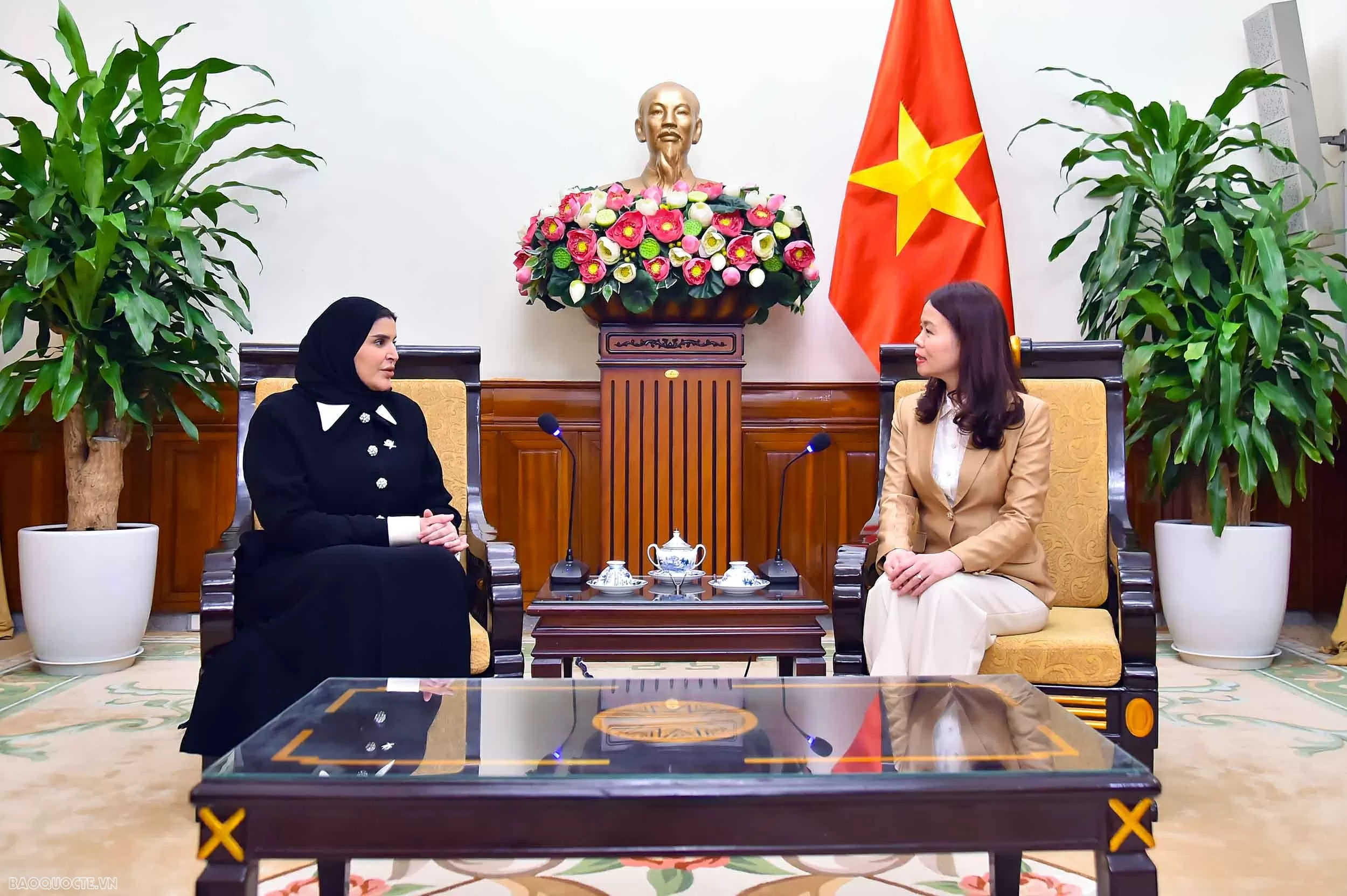 Thứ trưởng Ngoại giao Nguyễn Minh Hằng tiếp Quốc vụ khanh Bộ Ngoại giao Qatar