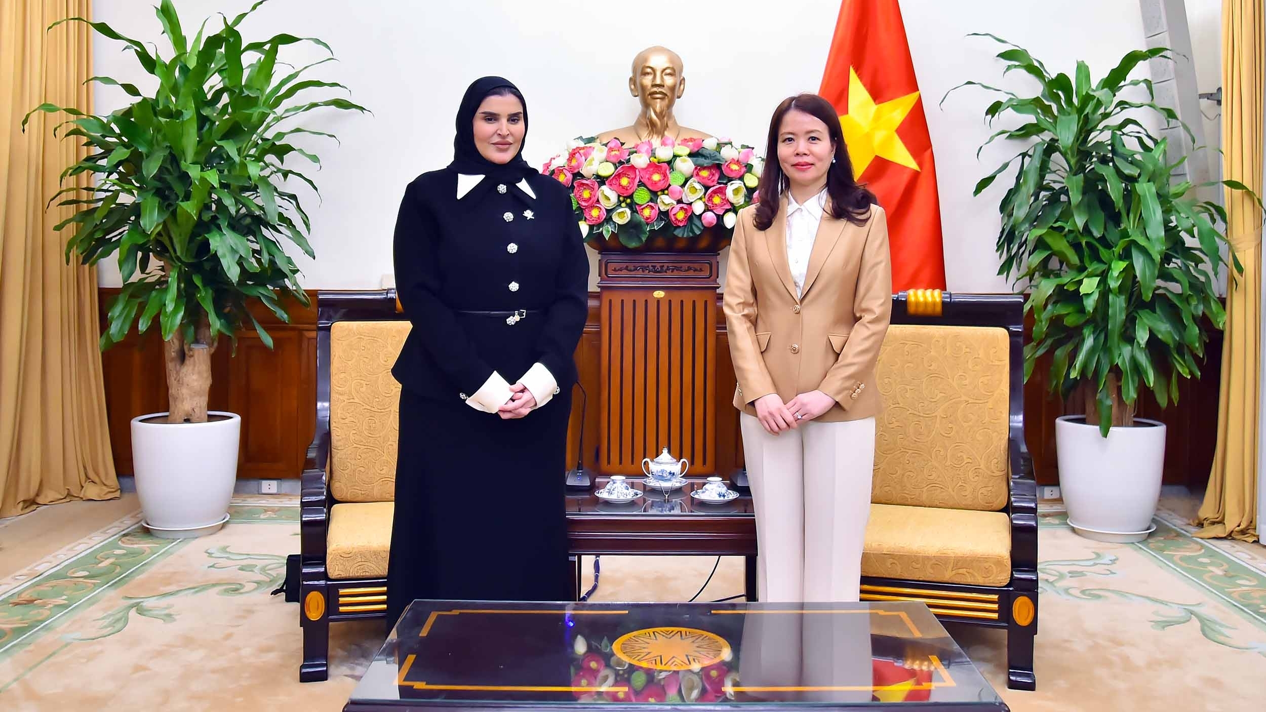 Thứ trưởng Ngoại giao Nguyễn Minh Hằng tiếp Quốc vụ khanh Bộ Ngoại giao Qatar