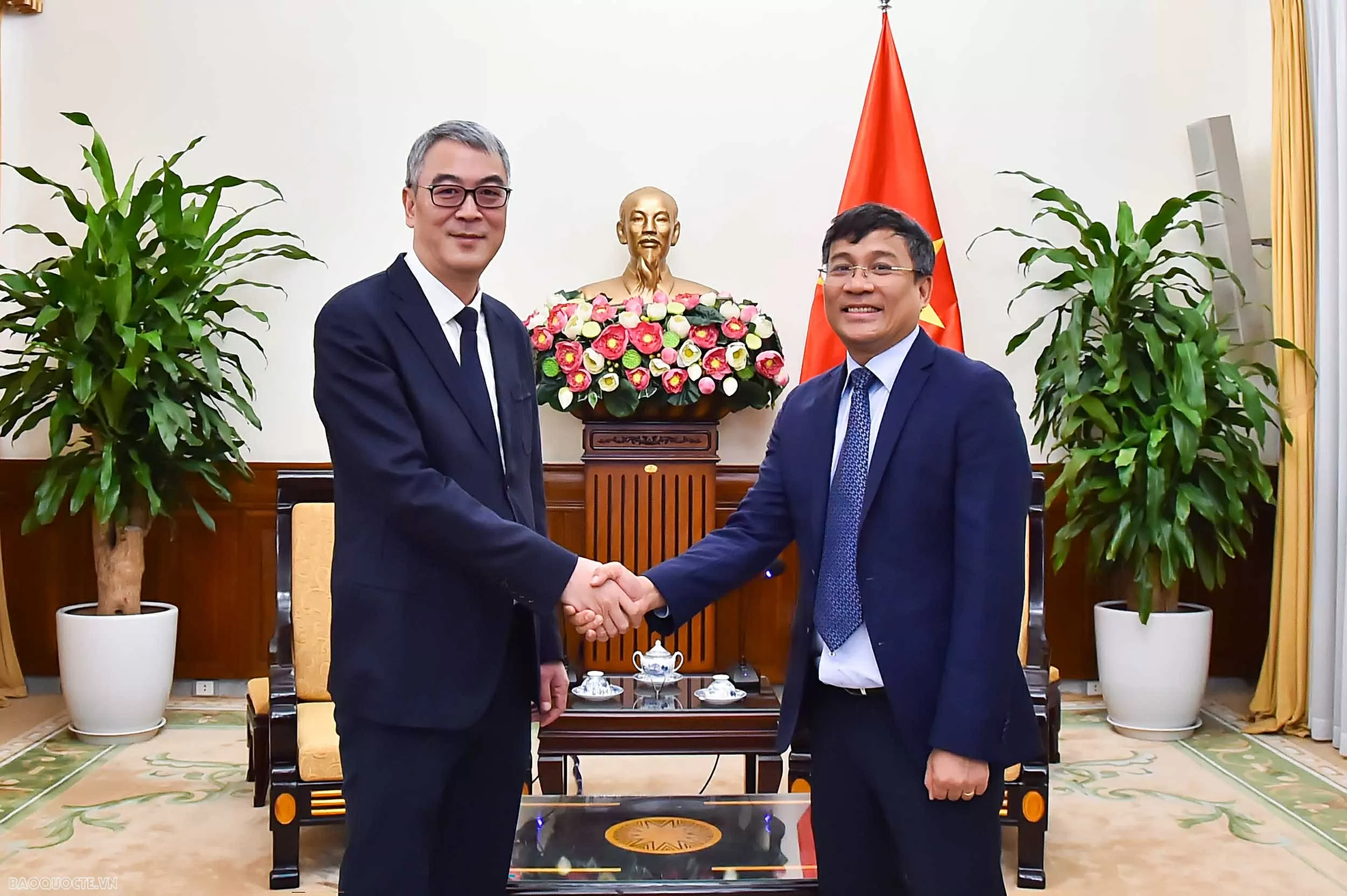 Thứ trưởng Thường trực Nguyễn Minh Vũ tiếp Phó Thị trưởng Trùng Khánh Từ Kiến Thứ trưởng Thường trực Nguyễn Minh Vũ tiếp Phó Thị trưởng Trùng Khánh Từ Kiến