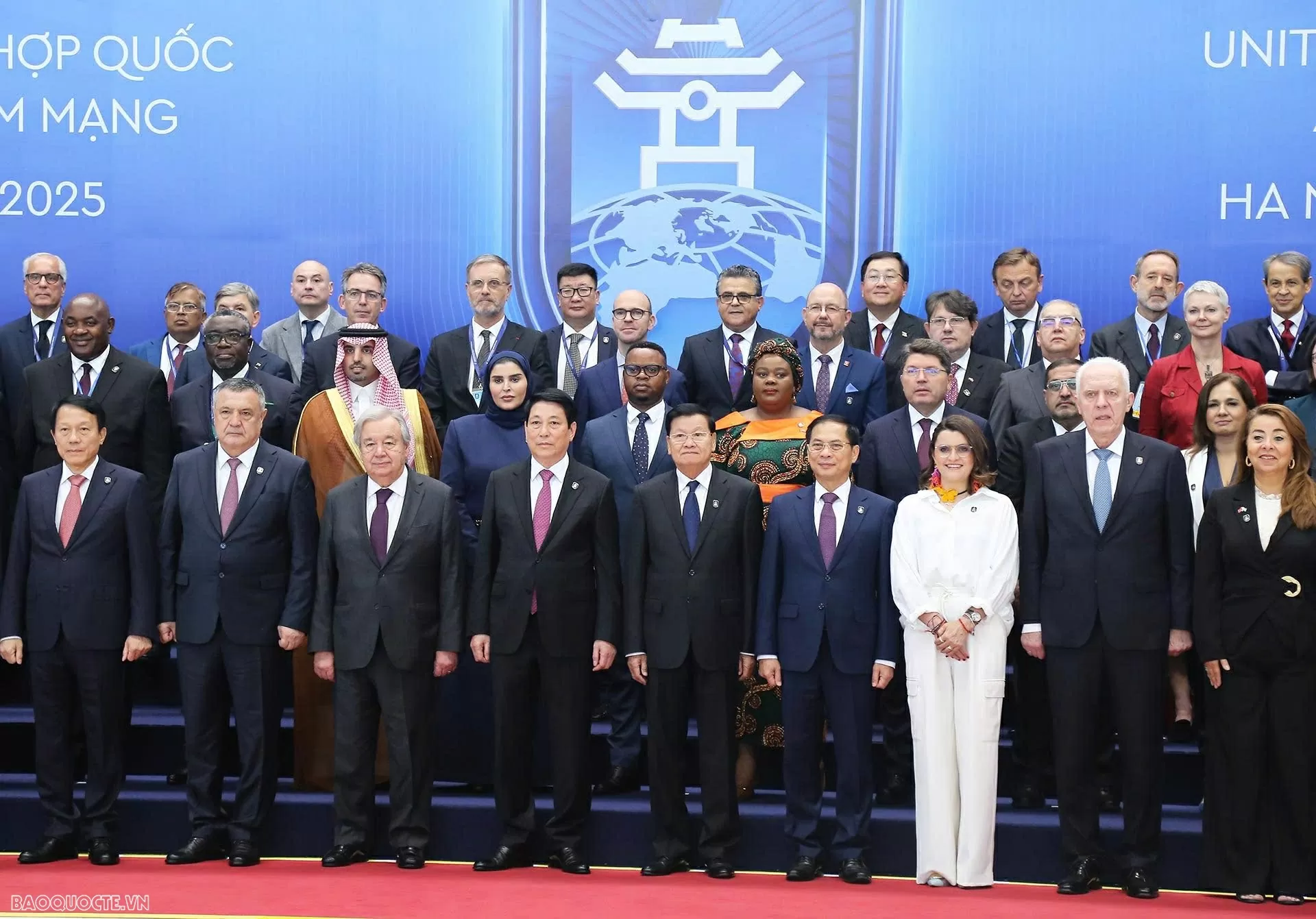 Lễ đón chính thức các Trưởng đoàn tại Lễ mở ký Công ước Liên hợp quốc về chống tội phạm mạng, ngày 25/10, tại Hà Nội.