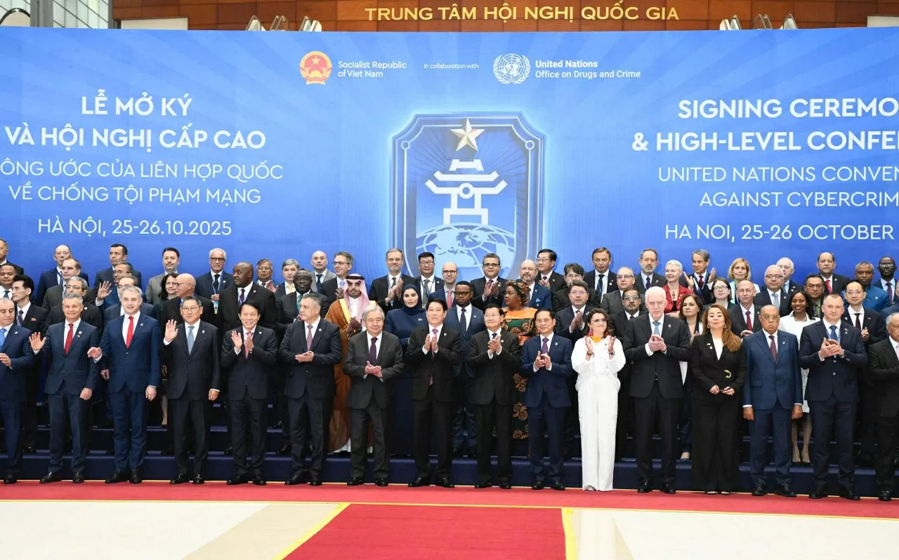 Lễ đón chính thức các Trưởng đoàn tại Lễ mở ký Công ước Liên hợp quốc Lễ đón chính thức các Trưởng đoàn tại Lễ mở ký Công ước Liên hợp quốc