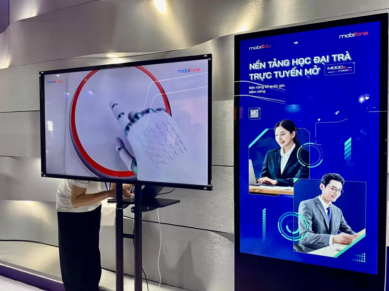 Nền tảng giáo dục số MobiEdu, được công nhận là nền tảng chuyển đổi số quốc gia tiềm năng, với hơn 4 triệu người dùng. (Ảnh: Xuân Sơn)