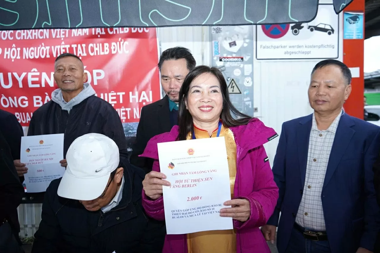 Đại sứ quan Việt Nam tại Đức và cộng đồng người Việt gửi gần 4 tỷ đồng ủng hộ đồng bào vùng bão lụt